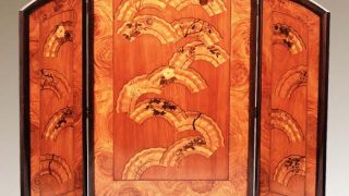 金色菊花木象嵌衝立（裏面）