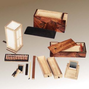 箱根寄木細工 寄木旅枕（複製品）開放状態