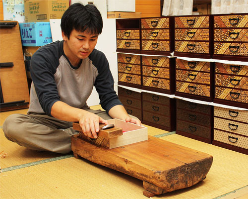 箱根寄木細工　寄木細工職人 - 小島　勲